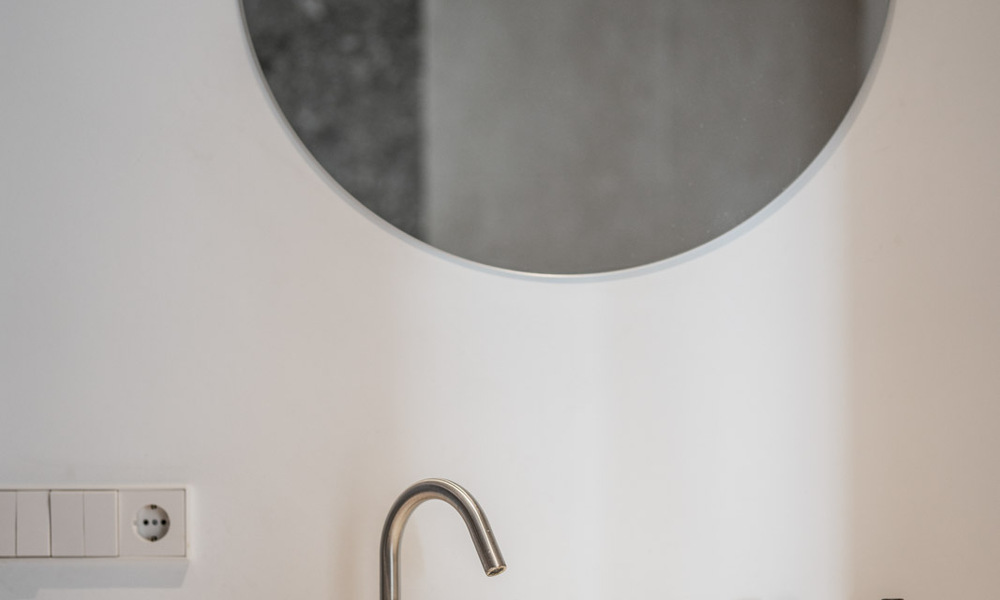 Lujoso ático dúplex con interior contemporáneo en venta, en primera línea de golf en el valle del golf de Nueva Andalucía, Marbella 63320