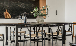 Lujoso ático dúplex con interior contemporáneo en venta, en primera línea de golf en el valle del golf de Nueva Andalucía, Marbella 63324 