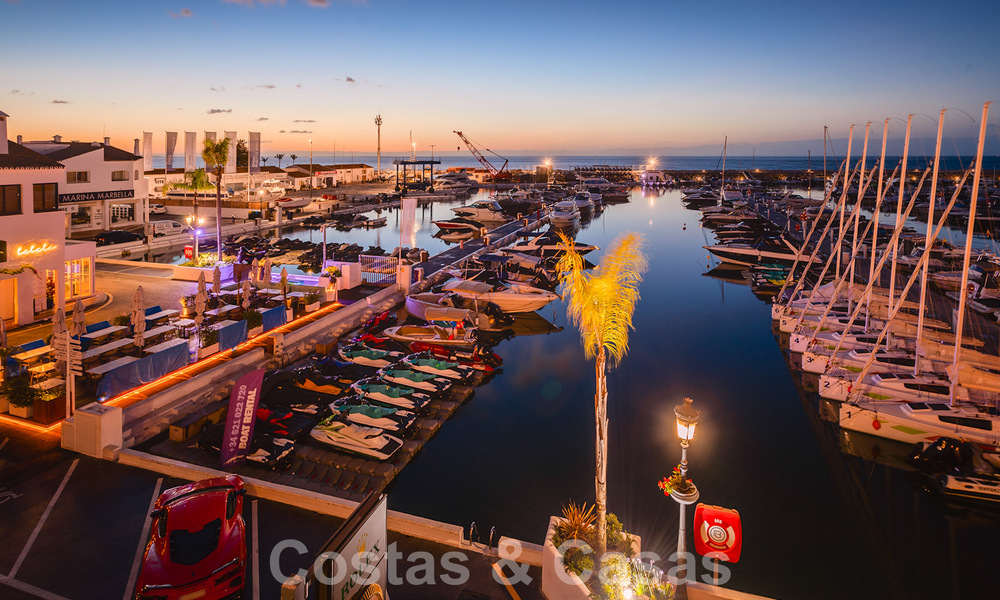 Moderno ático reformado en venta, primera línea en el icónico puerto deportivo de Puerto Banús, Marbella 63430