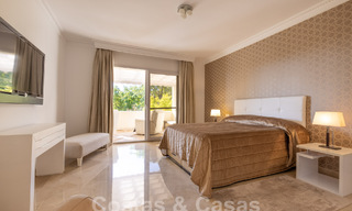 Amplio apartamento de lujo, situado en una exclusiva comunidad cerrada en el campo de golf en venta en Nueva Andalucia, Marbella 63194 