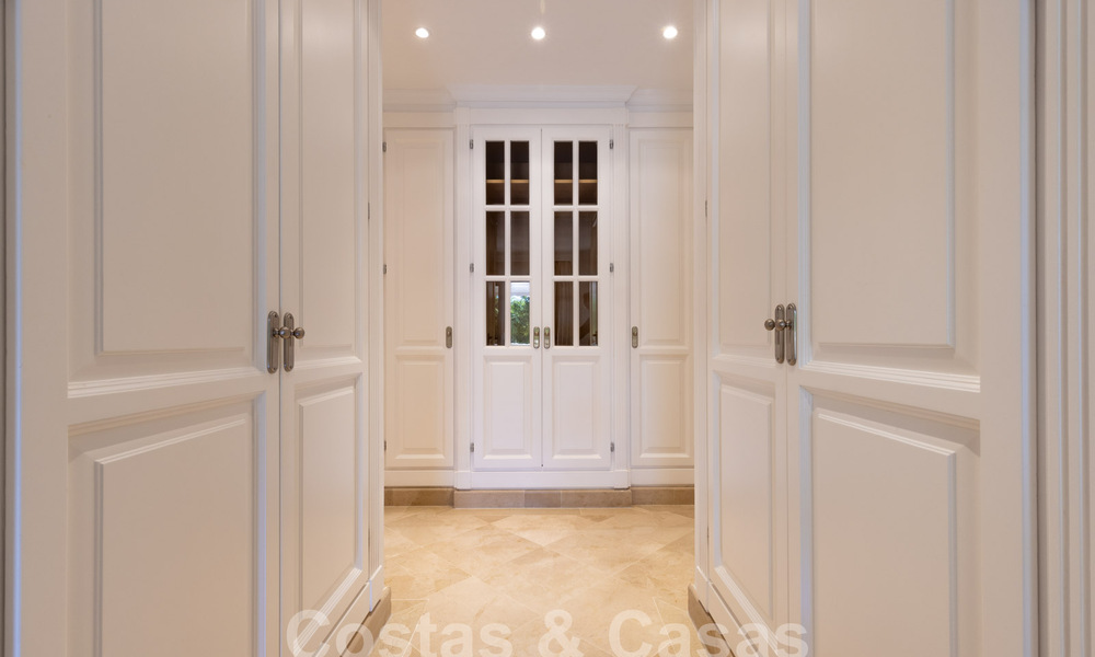 Amplio apartamento de lujo, situado en una exclusiva comunidad cerrada en el campo de golf en venta en Nueva Andalucia, Marbella 63198