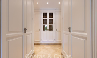 Amplio apartamento de lujo, situado en una exclusiva comunidad cerrada en el campo de golf en venta en Nueva Andalucia, Marbella 63198 