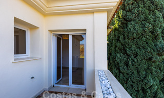 Amplio apartamento de lujo, situado en una exclusiva comunidad cerrada en el campo de golf en venta en Nueva Andalucia, Marbella 63201 