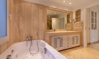 Amplio apartamento de lujo, situado en una exclusiva comunidad cerrada en el campo de golf en venta en Nueva Andalucia, Marbella 63202 