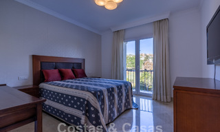 Amplio apartamento de lujo, situado en una exclusiva comunidad cerrada en el campo de golf en venta en Nueva Andalucia, Marbella 63209 