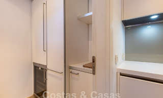 Amplio apartamento de lujo, situado en una exclusiva comunidad cerrada en el campo de golf en venta en Nueva Andalucia, Marbella 63220 