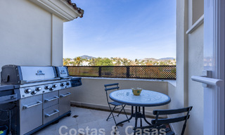 Amplio apartamento de lujo, situado en una exclusiva comunidad cerrada en el campo de golf en venta en Nueva Andalucia, Marbella 63222 