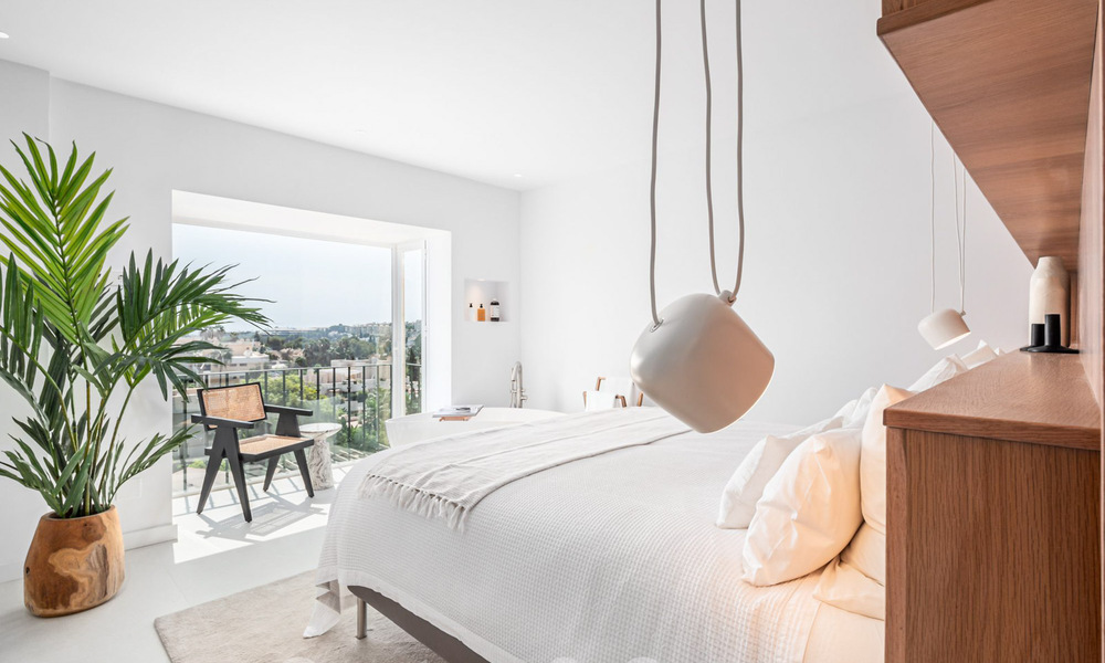Lujoso ático con vistas al mar en venta en el corazón del valle del golf de Nueva Andalucía, Marbella 63463