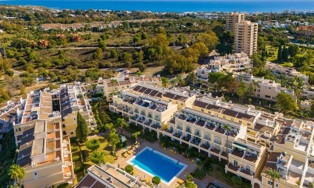 Lujoso ático con vistas al mar en venta en el corazón del valle del golf de Nueva Andalucía, Marbella 63465