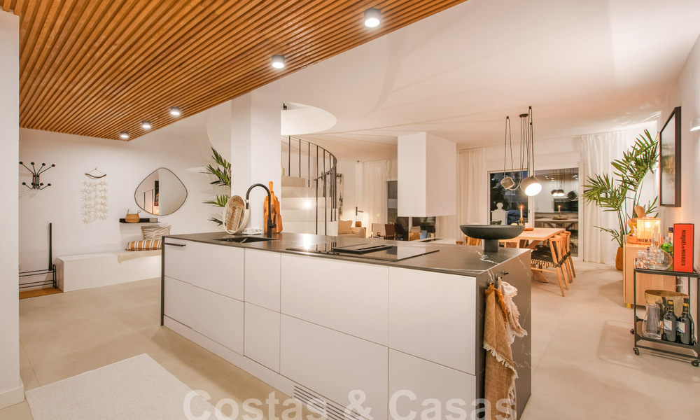 Lujoso ático con vistas al mar en venta en el corazón del valle del golf de Nueva Andalucía, Marbella 63477