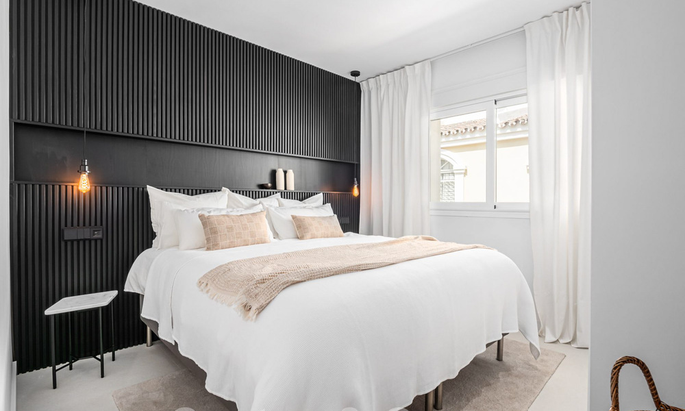 Lujoso ático con vistas al mar en venta en el corazón del valle del golf de Nueva Andalucía, Marbella 63483