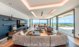 Elegante y moderna villa de lujo en venta con vistas al mar en una comunidad preferida y cerrada de Sotogrande, Costa del Sol 63492 