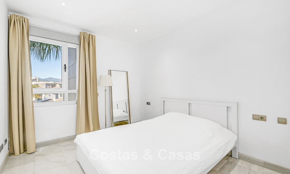 Ático moderno cerca de la playa con 3 dormitorios en venta en un complejo contemporáneo en San Pedro, Marbella 63621