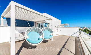 Ático moderno cerca de la playa con 3 dormitorios en venta en un complejo contemporáneo en San Pedro, Marbella 63628 