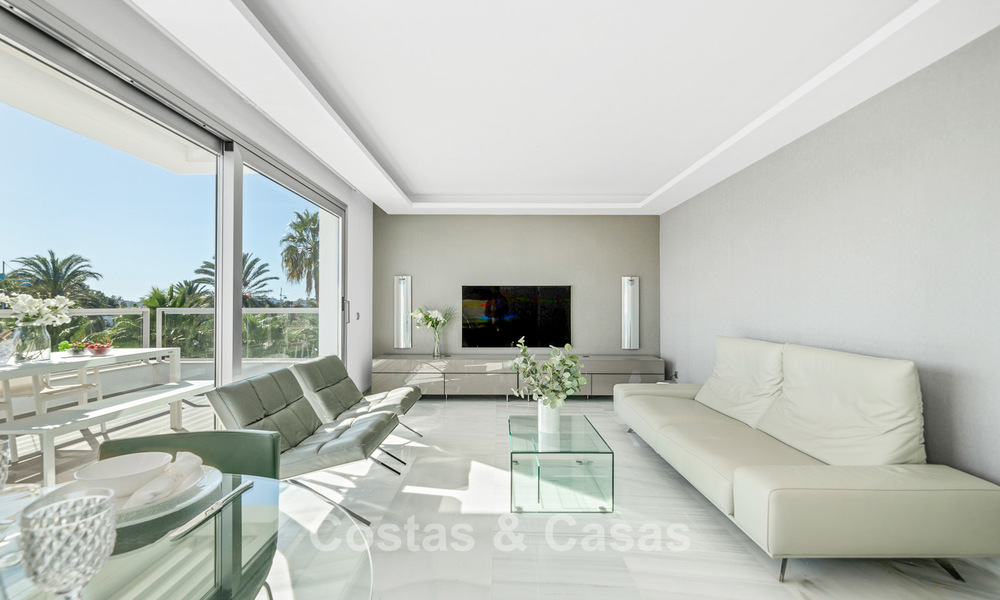 Ático moderno cerca de la playa con 3 dormitorios en venta en un complejo contemporáneo en San Pedro, Marbella 63636