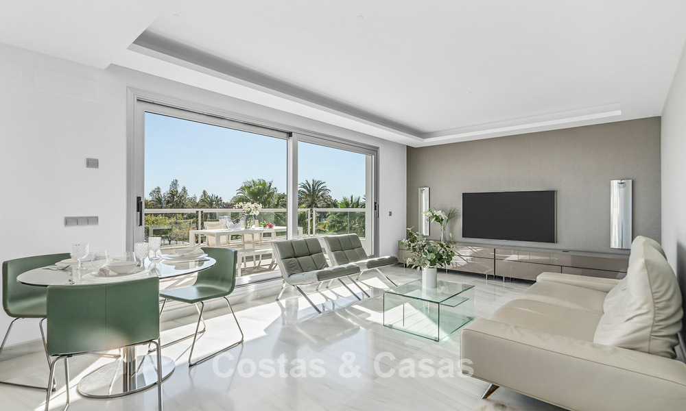 Ático moderno cerca de la playa con 3 dormitorios en venta en un complejo contemporáneo en San Pedro, Marbella 63638
