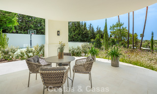 Amplia villa de lujo en venta con vistas al mar y comodidades de 5 estrellas en la Milla de Oro de Marbella 63656 