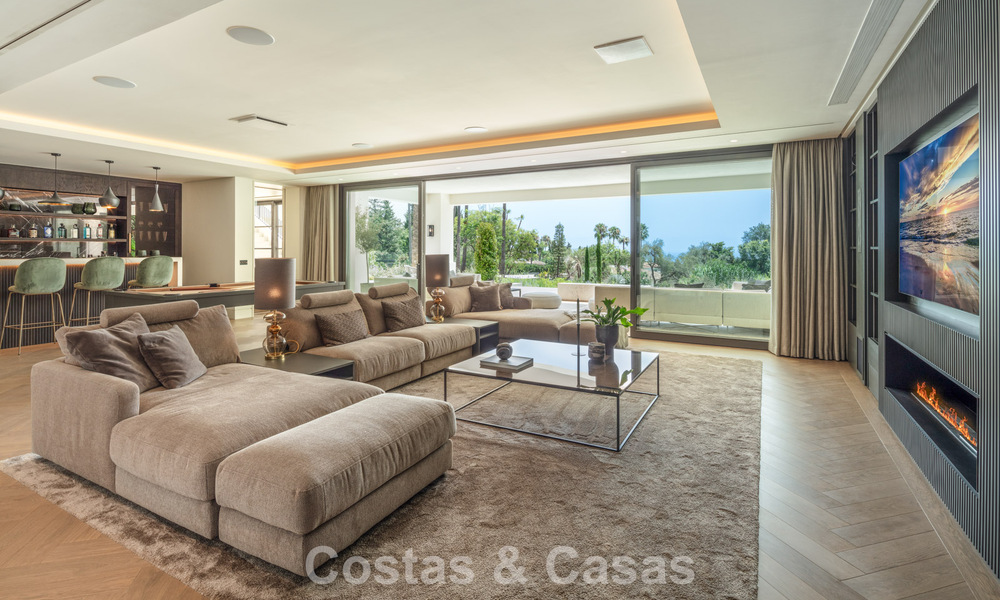 Amplia villa de lujo en venta con vistas al mar y comodidades de 5 estrellas en la Milla de Oro de Marbella 63683