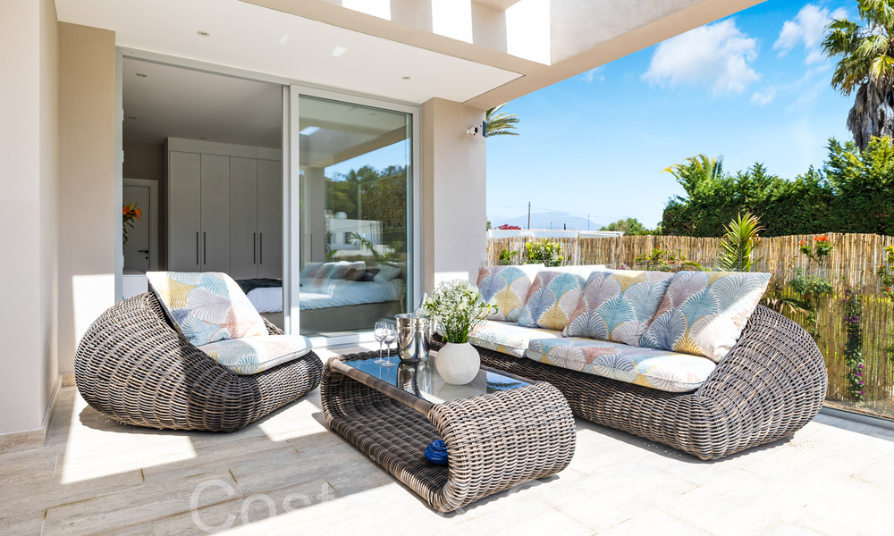 Villa nueva moderna en venta a pocos pasos de la playa y de todos los servicios en San Pedro, Marbella 66983