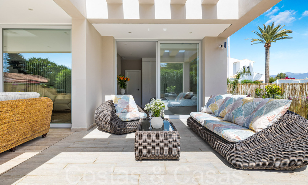 Villa nueva moderna en venta a pocos pasos de la playa y de todos los servicios en San Pedro, Marbella 66984