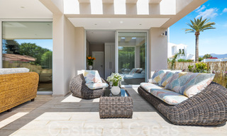 Villa nueva moderna en venta a pocos pasos de la playa y de todos los servicios en San Pedro, Marbella 66984 