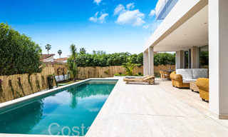 Villa nueva moderna en venta a pocos pasos de la playa y de todos los servicios en San Pedro, Marbella 66985 