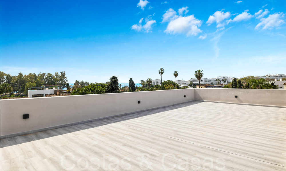 Villa nueva moderna en venta a pocos pasos de la playa y de todos los servicios en San Pedro, Marbella 66989