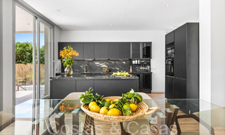 Villa nueva moderna en venta a pocos pasos de la playa y de todos los servicios en San Pedro, Marbella 67000 