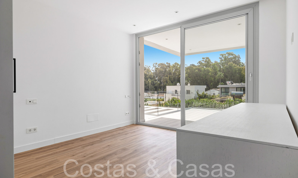Villa nueva moderna en venta a pocos pasos de la playa y de todos los servicios en San Pedro, Marbella 67009