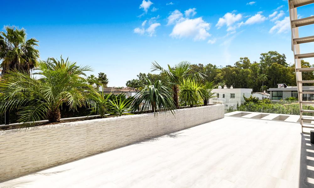 Villa nueva moderna en venta a pocos pasos de la playa y de todos los servicios en San Pedro, Marbella 67020