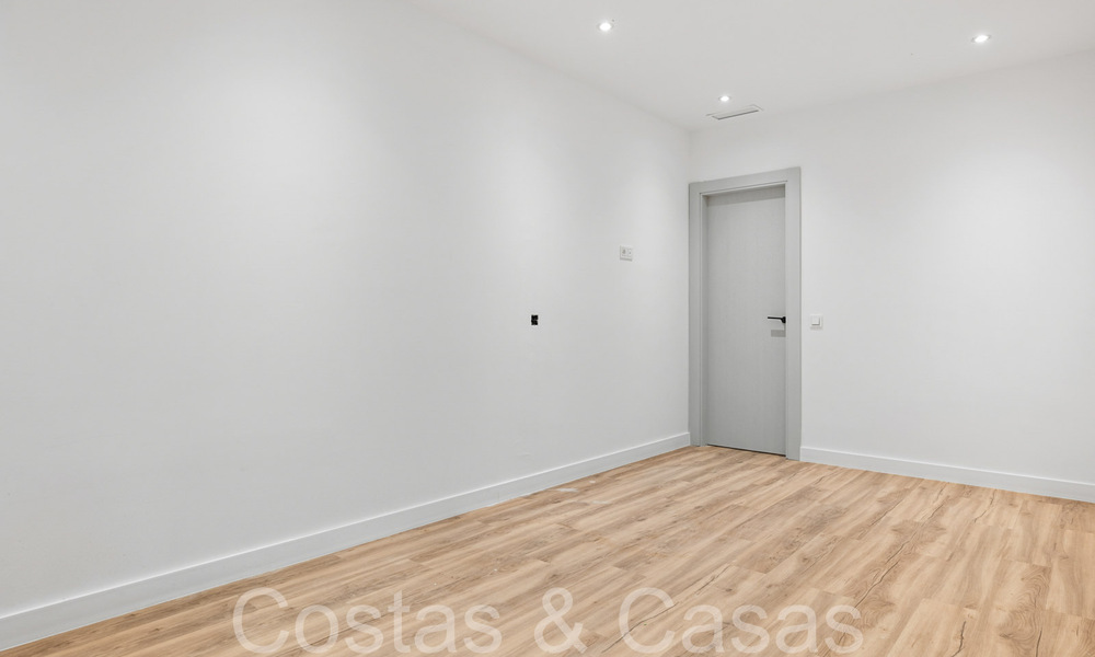Villa nueva moderna en venta a pocos pasos de la playa y de todos los servicios en San Pedro, Marbella 67029