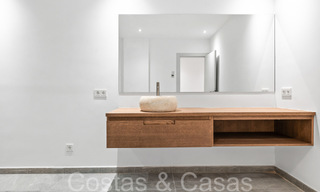 Villa nueva moderna en venta a pocos pasos de la playa y de todos los servicios en San Pedro, Marbella 67032 