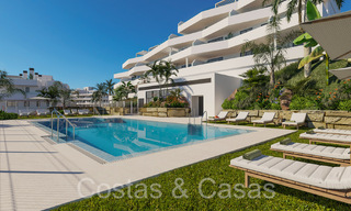 Apartamentos nuevos y contemporáneos con vistas panorámicas al mar en venta en complejo residencial cerrado cerca del centro de Estepona 63802 
