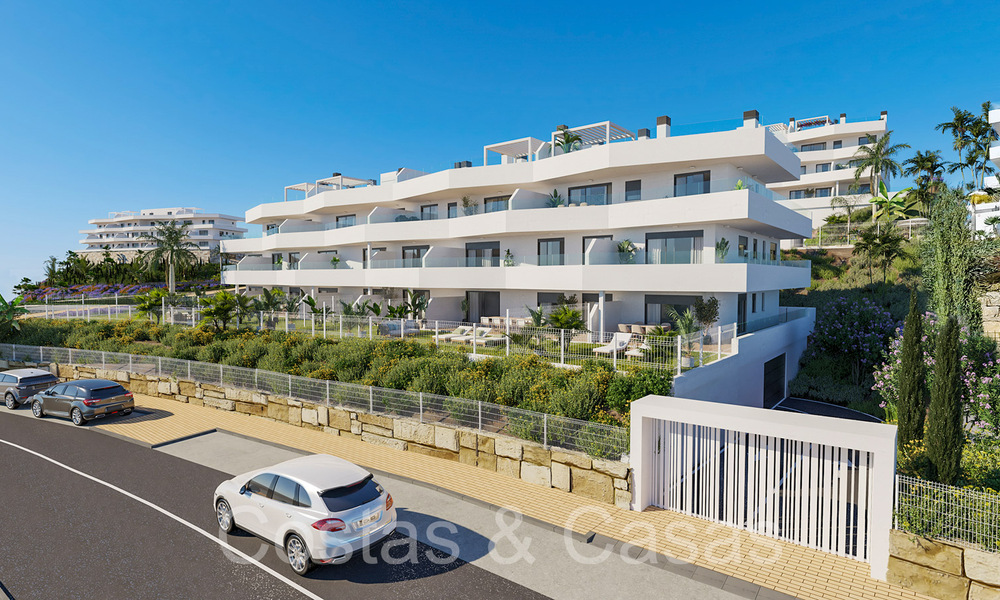 Apartamentos nuevos y contemporáneos con vistas panorámicas al mar en venta en complejo residencial cerrado cerca del centro de Estepona 63808