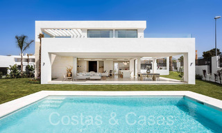 Villa contemporánea de lujo en venta en una urbanización privilegiada y segura en Marbella Este 63827 