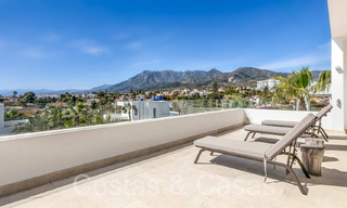 Villa contemporánea de lujo en venta en una urbanización privilegiada y segura en Marbella Este 63829 