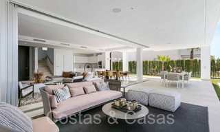 Villa contemporánea de lujo en venta en una urbanización privilegiada y segura en Marbella Este 63832 