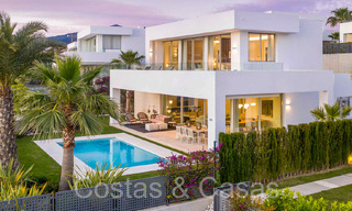 Villa contemporánea de lujo en venta en una urbanización privilegiada y segura en Marbella Este 63834 