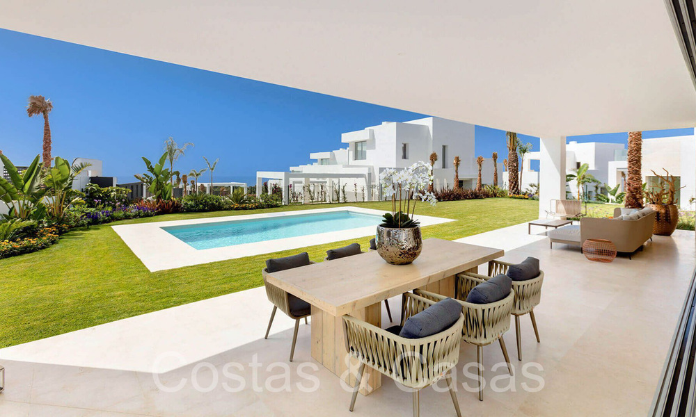 Villa contemporánea de lujo en venta en una urbanización privilegiada y segura en Marbella Este 63835
