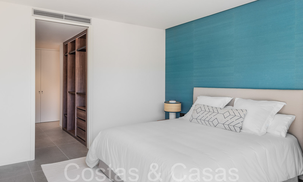 Apartamentos de lujo nuevos y sostenibles en venta en urbanización cerrada de Sotogrande, Costa del Sol 63844