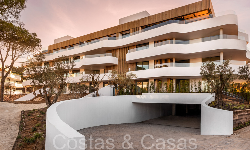 Apartamentos de lujo nuevos y sostenibles en venta en urbanización cerrada de Sotogrande, Costa del Sol 63848