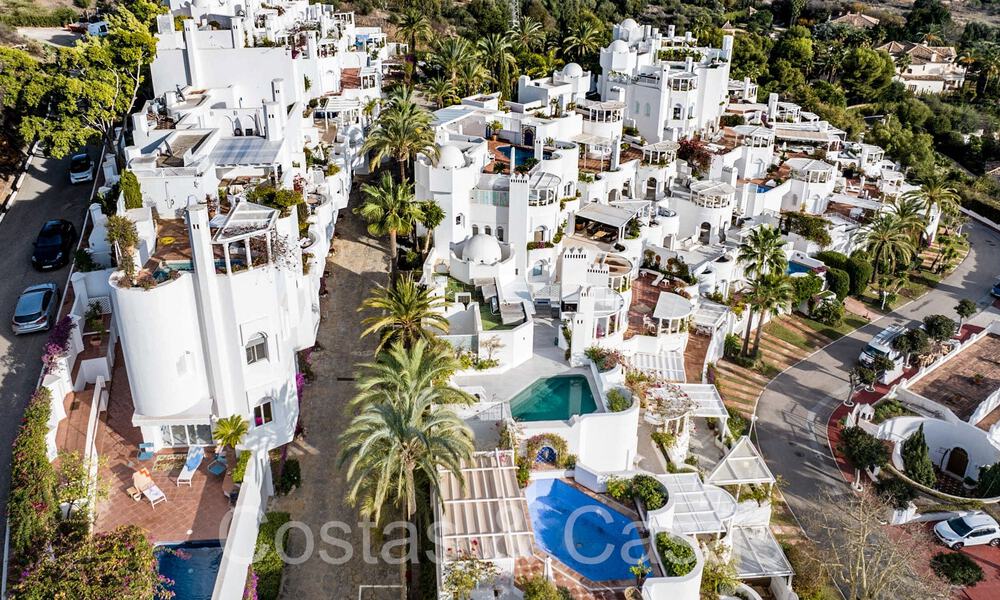 Exclusivo ático con piscina privada y vistas panorámicas al mar en venta en complejo mediterráneo en la Milla de Oro de Marbella 63906