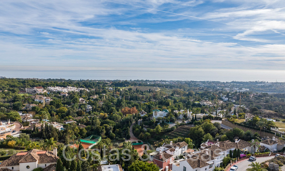 Exclusivo ático con piscina privada y vistas panorámicas al mar en venta en complejo mediterráneo en la Milla de Oro de Marbella 63907