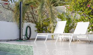 Exclusivo ático con piscina privada y vistas panorámicas al mar en venta en complejo mediterráneo en la Milla de Oro de Marbella 63932 
