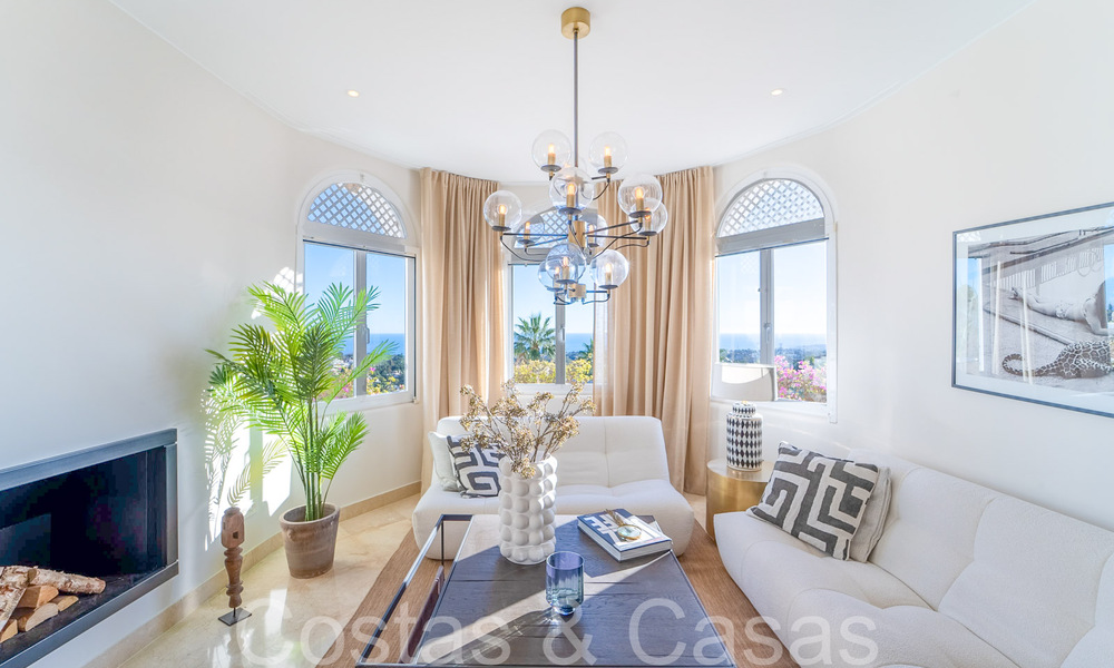 Exclusivo ático con piscina privada y vistas panorámicas al mar en venta en complejo mediterráneo en la Milla de Oro de Marbella 63938