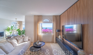 Exclusivo ático con piscina privada y vistas panorámicas al mar en venta en complejo mediterráneo en la Milla de Oro de Marbella 63940 