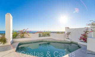 Exclusivo ático con piscina privada y vistas panorámicas al mar en venta en complejo mediterráneo en la Milla de Oro de Marbella 63946 