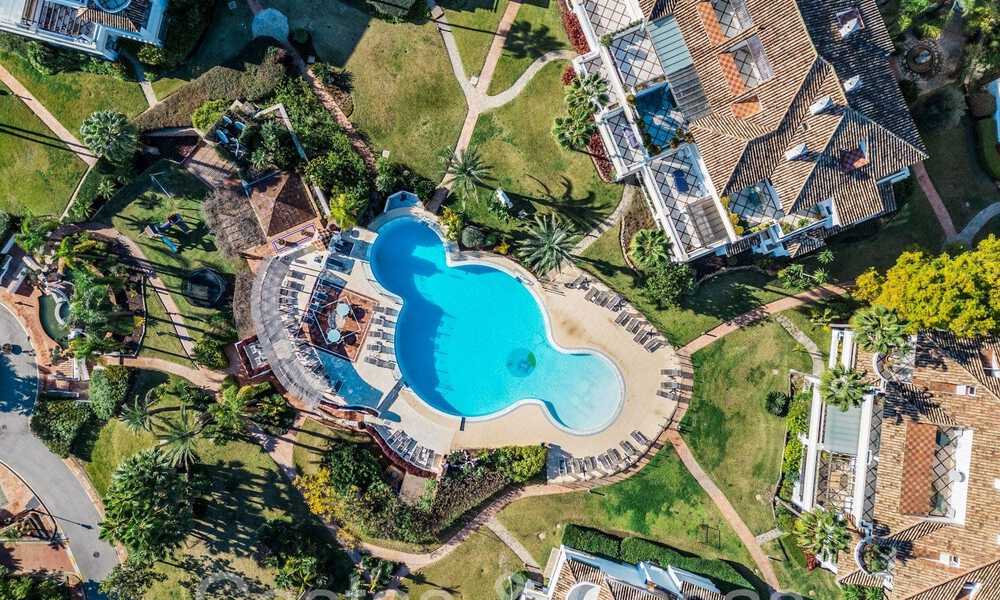 Lujoso apartamento de 3 dormitorios en venta en un complejo cerrado y seguro en la Milla de Oro de Marbella 63978