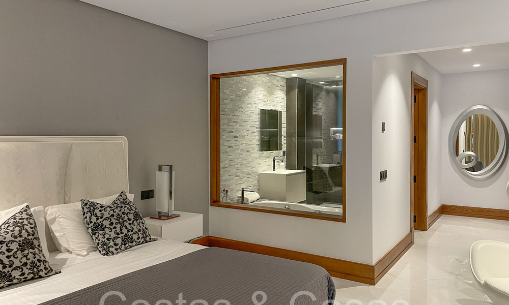 Sofisticada villa de diseño en venta en el campo de golf de un resort de primera clase cerca de Sotogrande - San Roque, Costa del Sol 63991