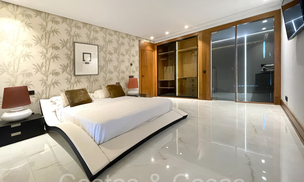 Sofisticada villa de diseño en venta en el campo de golf de un resort de primera clase cerca de Sotogrande - San Roque, Costa del Sol 63992